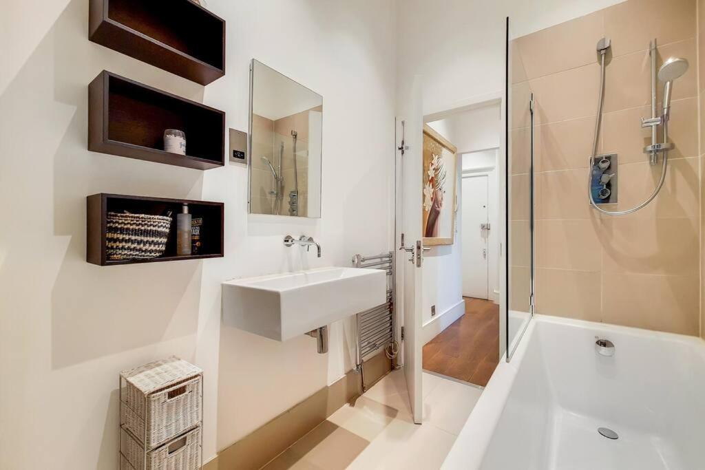 Cr4 - Lovely 3 Bed In South Kensington *